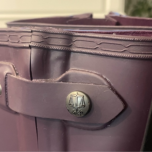 NWOT Hunter Heeled Chelsea Rain Ankle Boots in Black and Purple - Picture 3 of 8